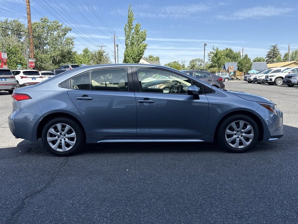 2022 Toyota Corolla LE photo 4