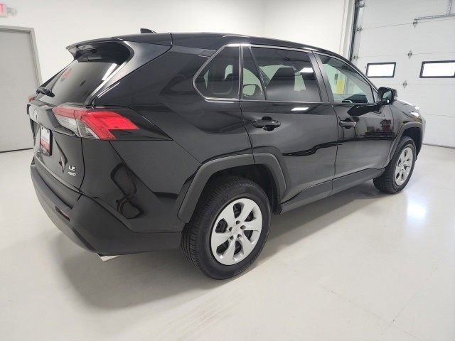 2022 Toyota RAV4 LE photo 7