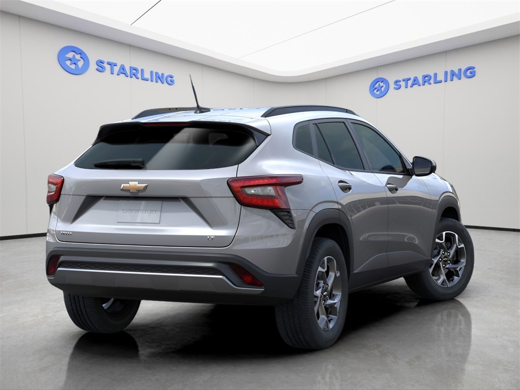 2025 Chevrolet Trax LT photo 2