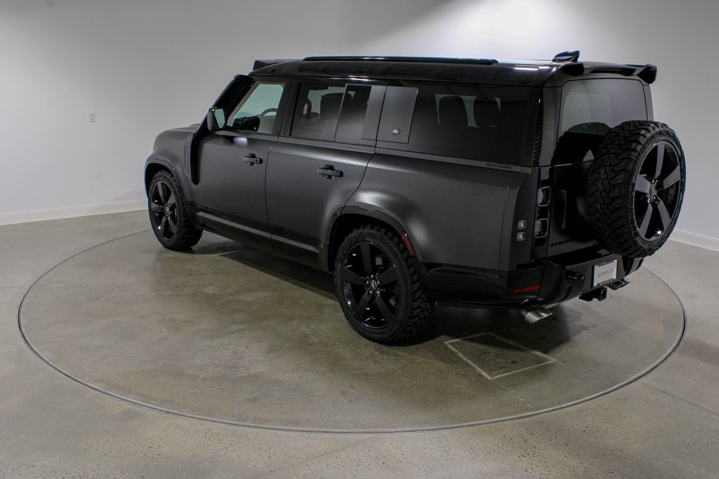 2024 Land Rover Defender 130 V8 photo 3