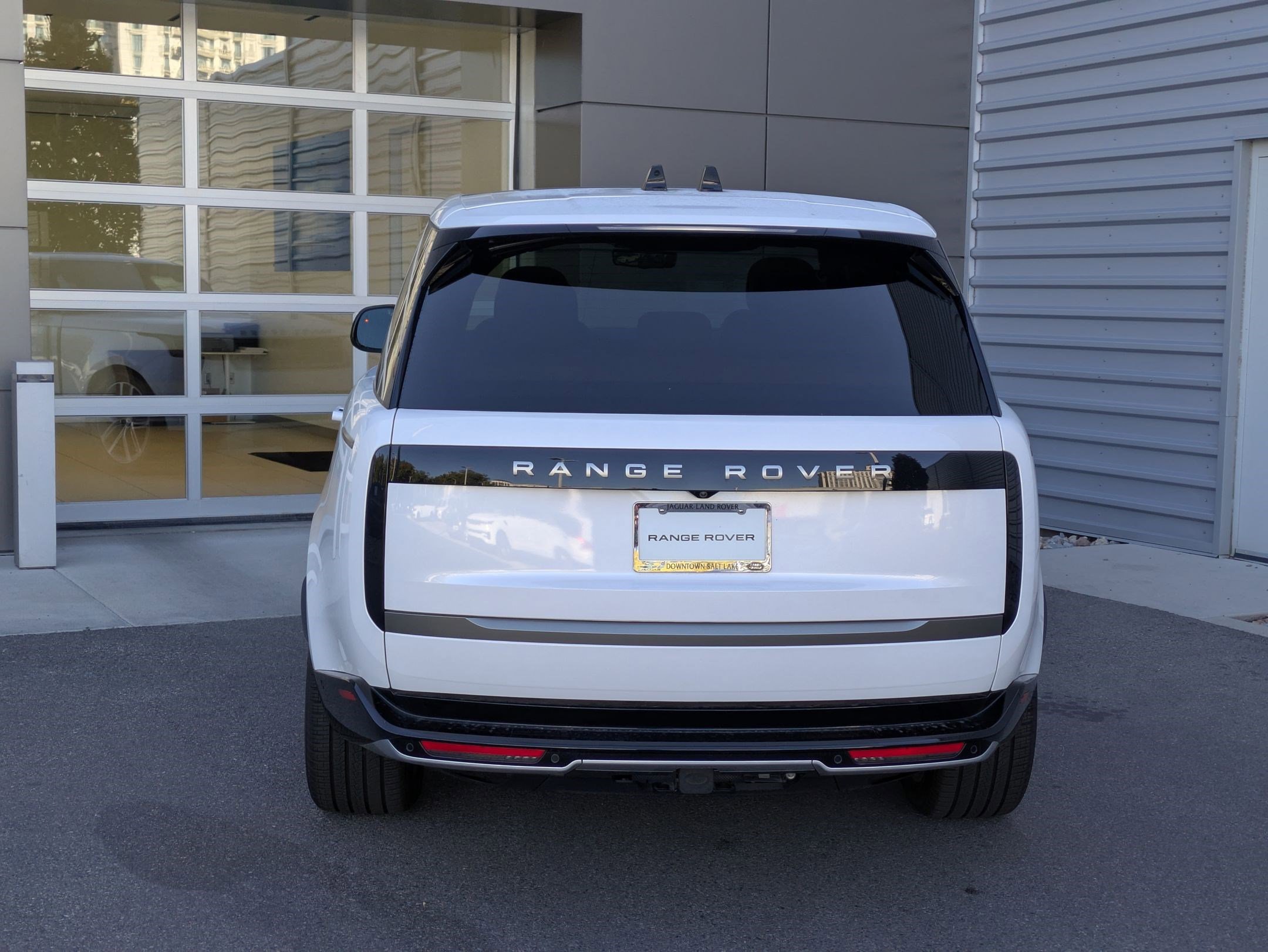 2025 Land Rover Range Rover SE photo 4