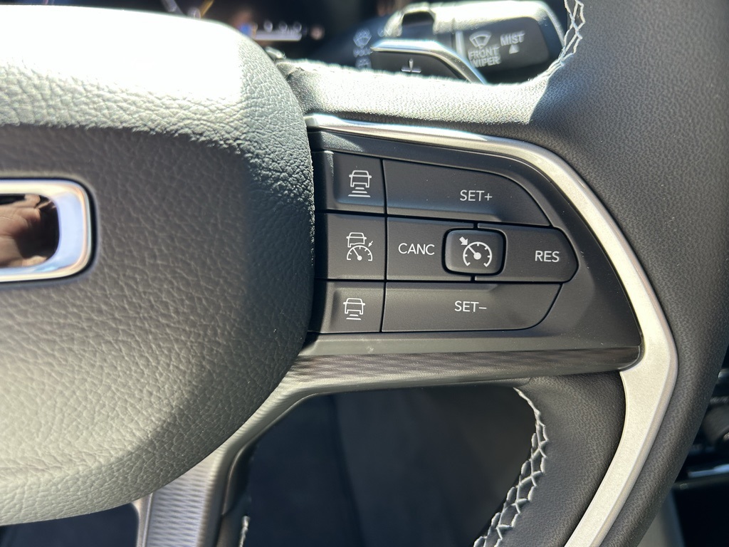 2025 Jeep Grand Cherokee Laredo X photo 15