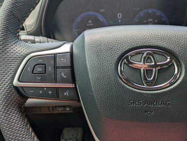 2025 Toyota Sienna Woodland Edition photo 16