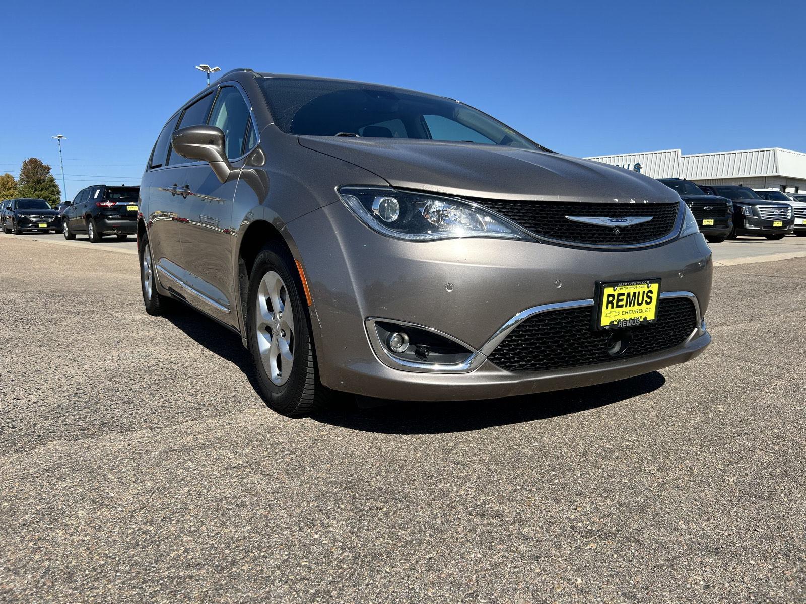 2017 Chrysler Pacifica Touring-L Plus