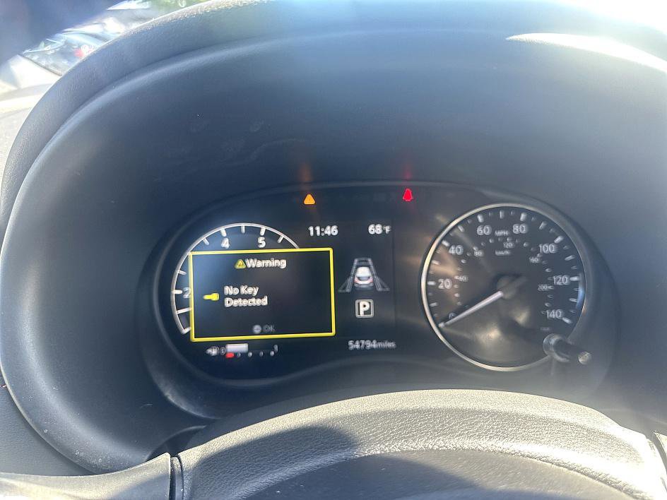 2023 Nissan Kicks SR photo 9