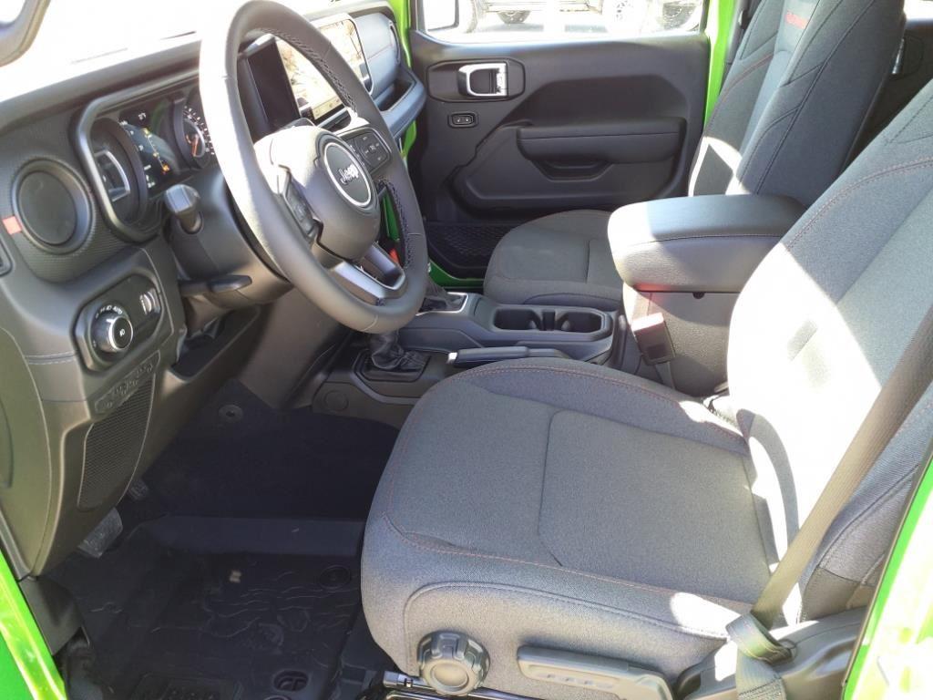 2025 Jeep Wrangler Rubicon photo 3