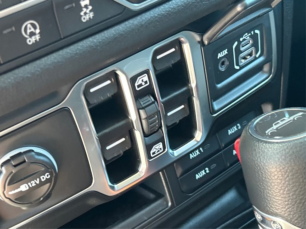 2025 Jeep Gladiator Sport S photo 32