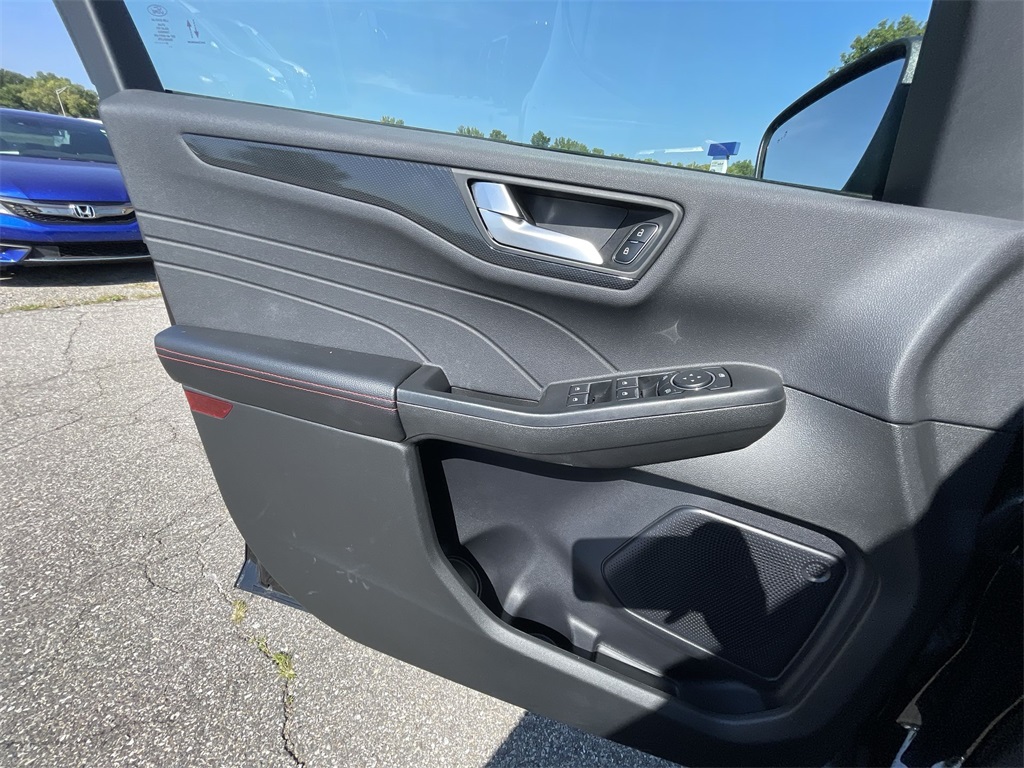 2024 Ford Escape ST-Line photo 14