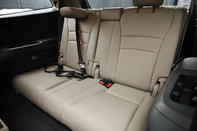 2016 Honda Pilot Touring photo 27