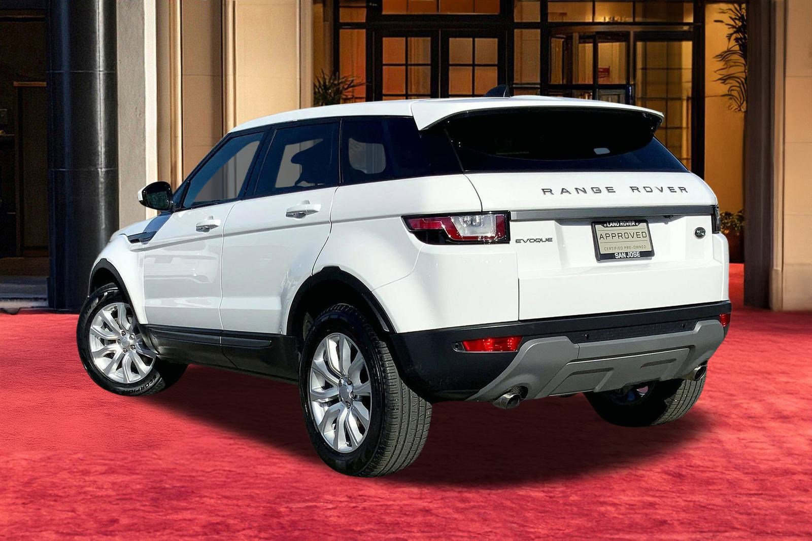 2019 Land Rover Range Rover Evoque SE photo 9