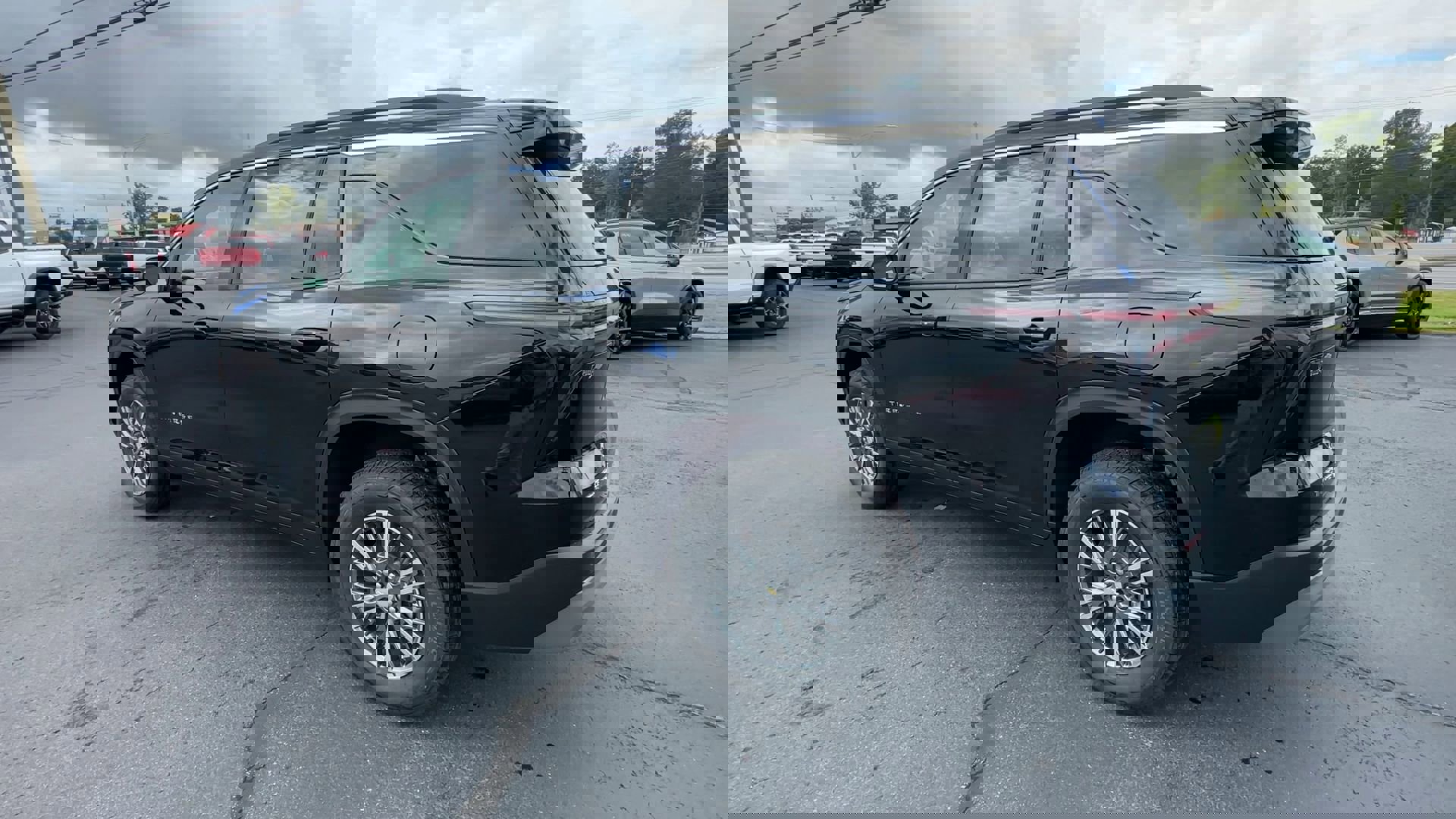 2026 Chevrolet Traverse photo 2