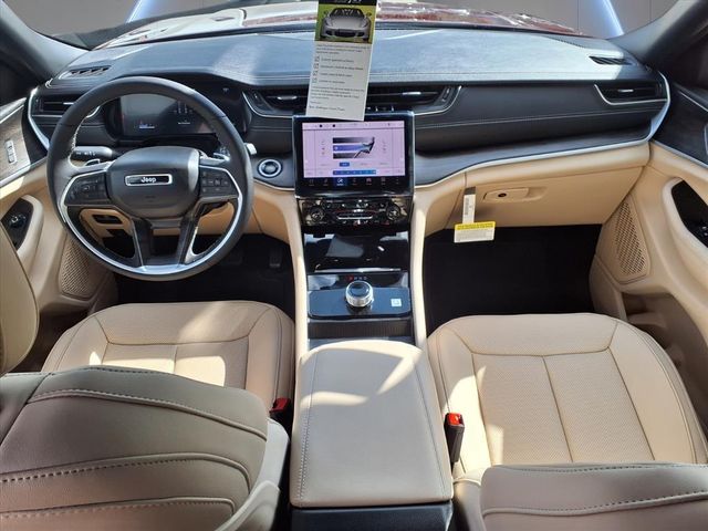 2025 Jeep Grand Cherokee Limited photo 2