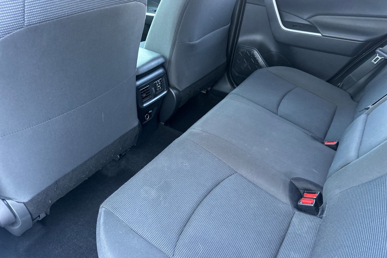 2023 Toyota RAV4 Hybrid LE photo 12