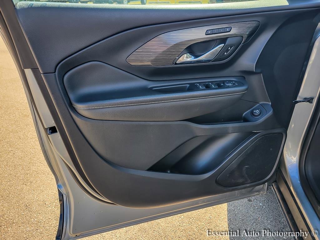 2023 GMC TERRAIN - Image 17