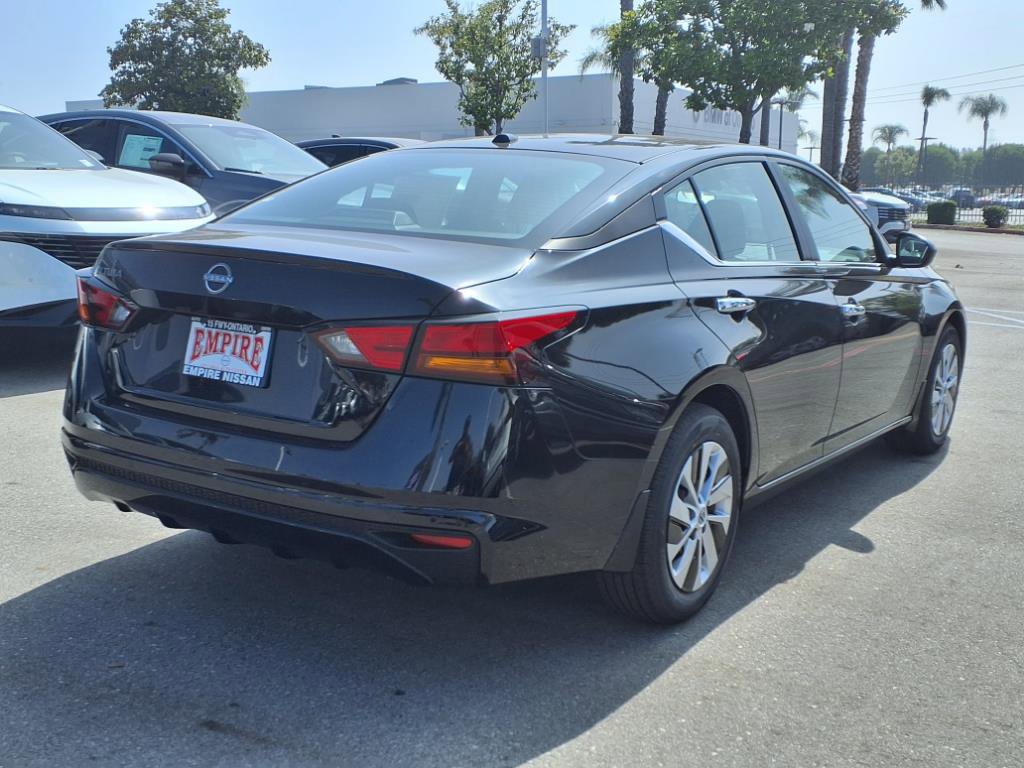 2025 Nissan Altima S photo 3