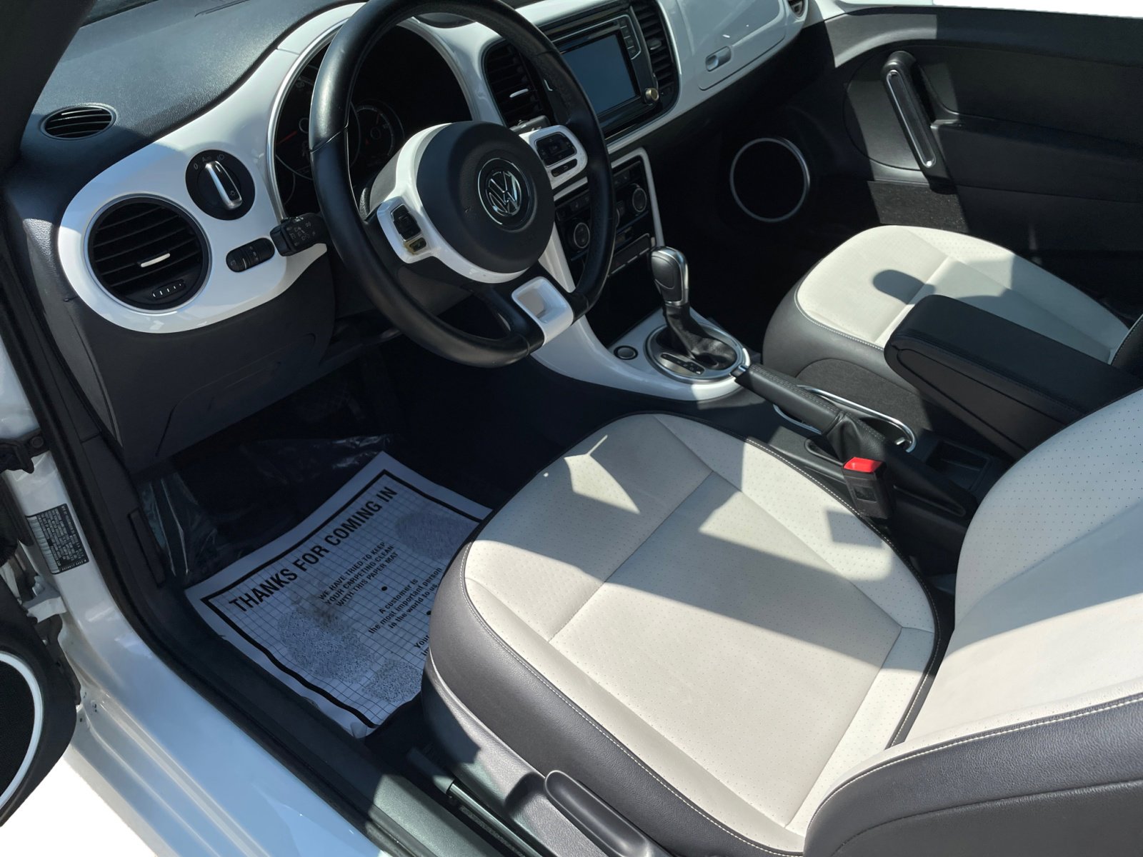 Used 2019 Volkswagen Beetle SE with VIN 3VWJD7ATXKM709929 for sale in Kansas City
