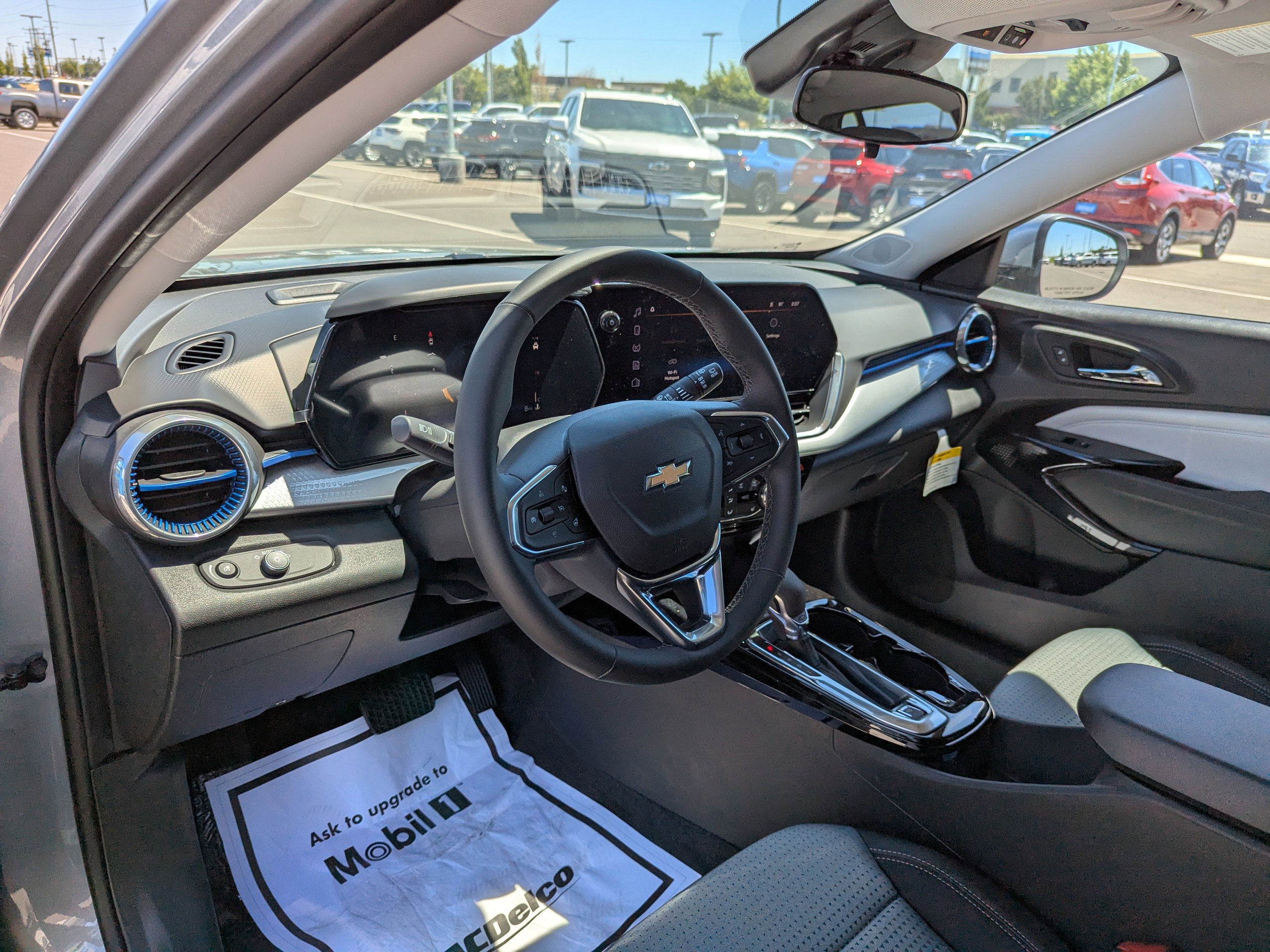 2025 Chevrolet Trax LT photo 11