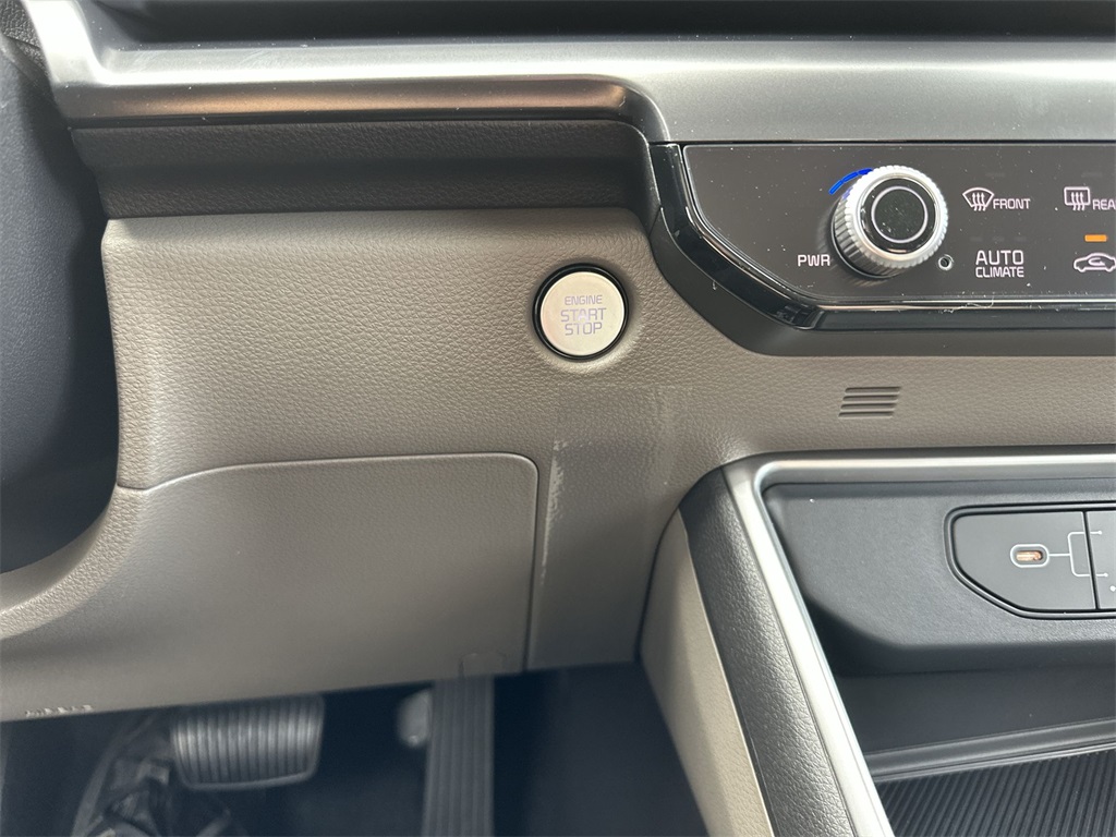 2025 Kia Carnival LXS photo 18