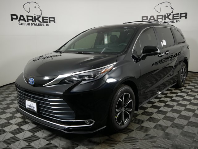 2025 Toyota Sienna Platinum's photo