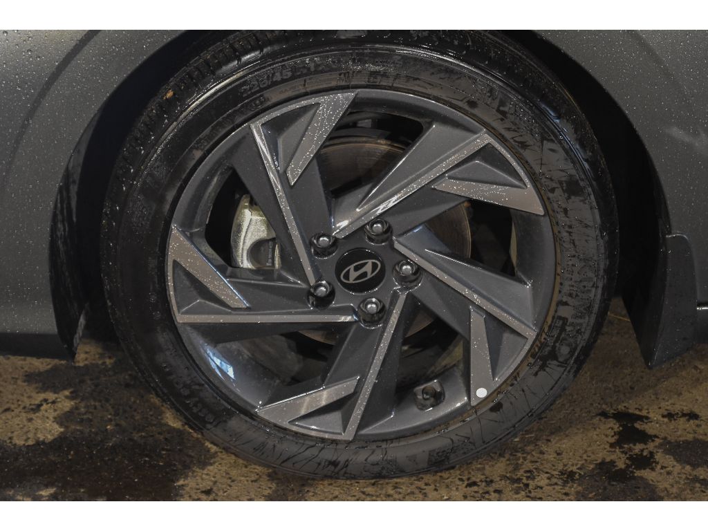 2024 Hyundai Elantra SEL Convenience photo 3