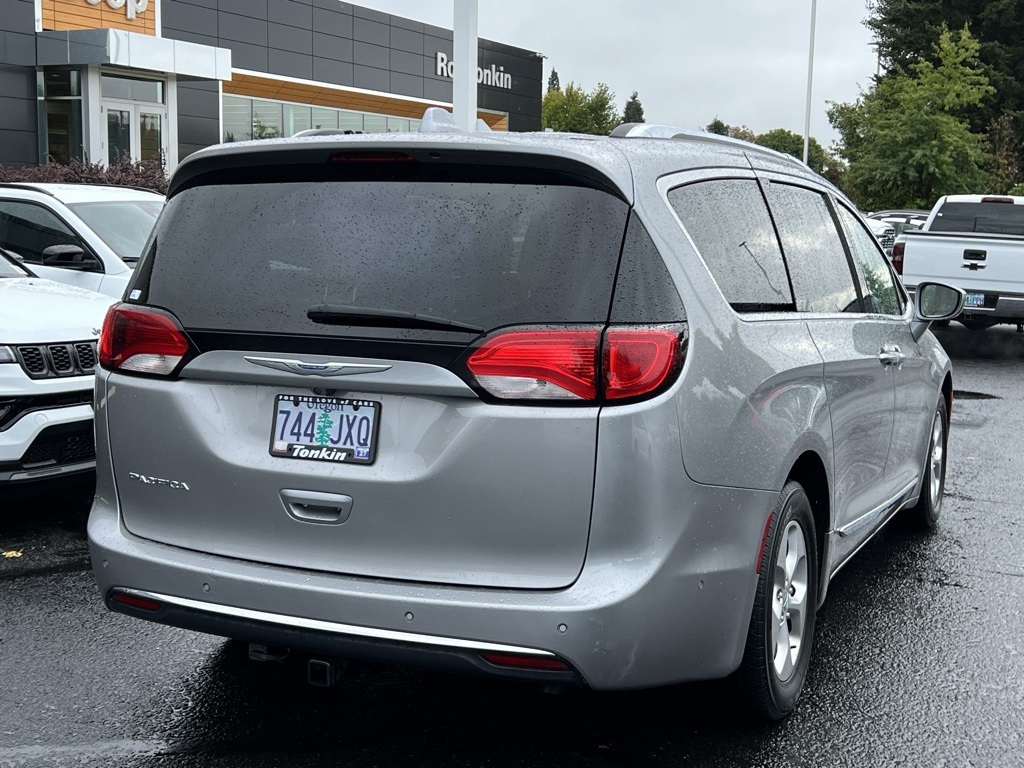 2017 Chrysler Pacifica Touring Plus photo 6