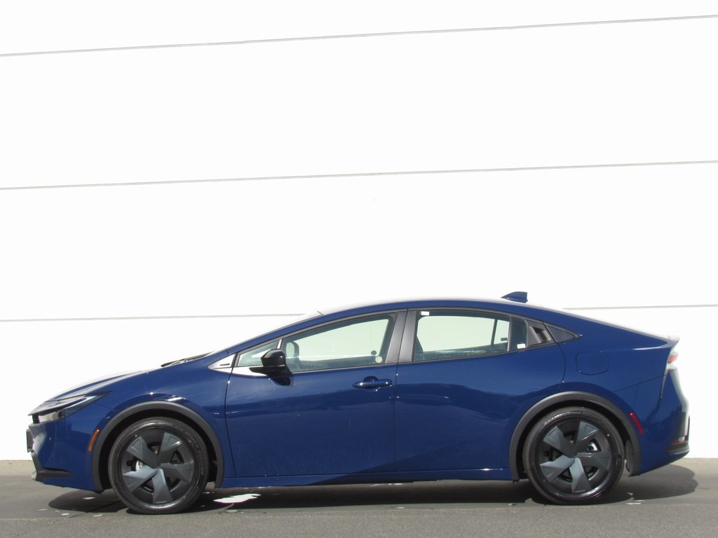 2025 Toyota Prius LE photo 4