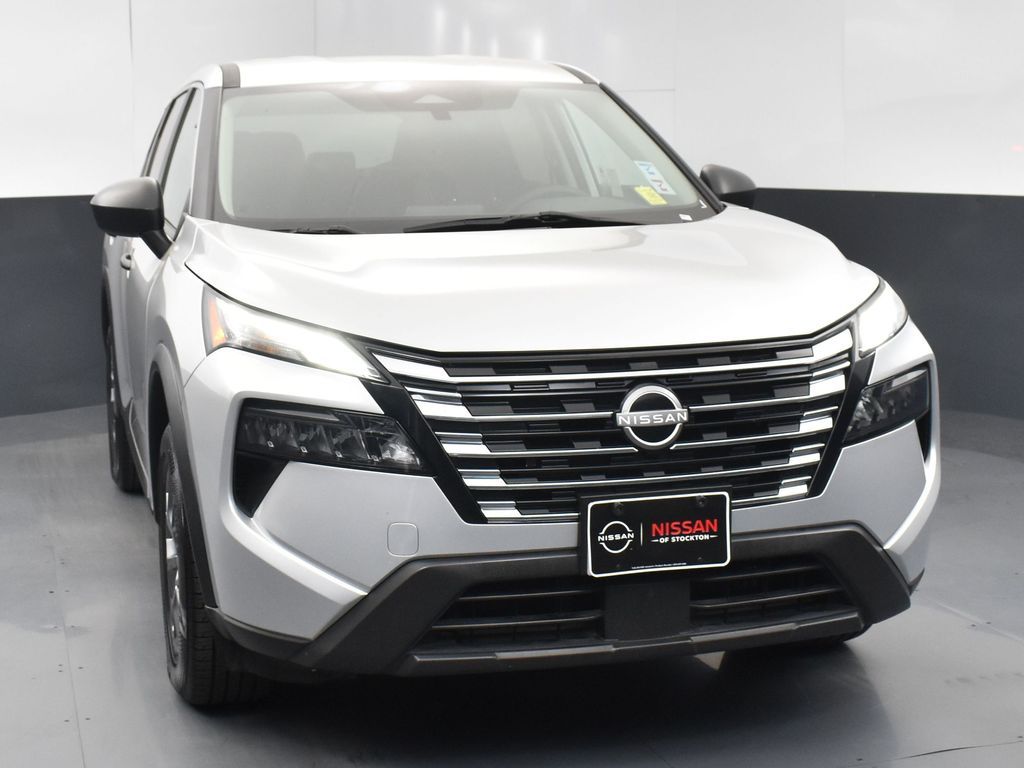 2024 Nissan Rogue S photo 2