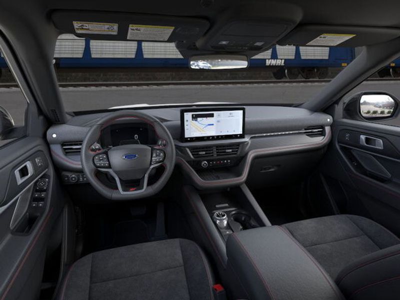2025 Ford Explorer ST photo 6