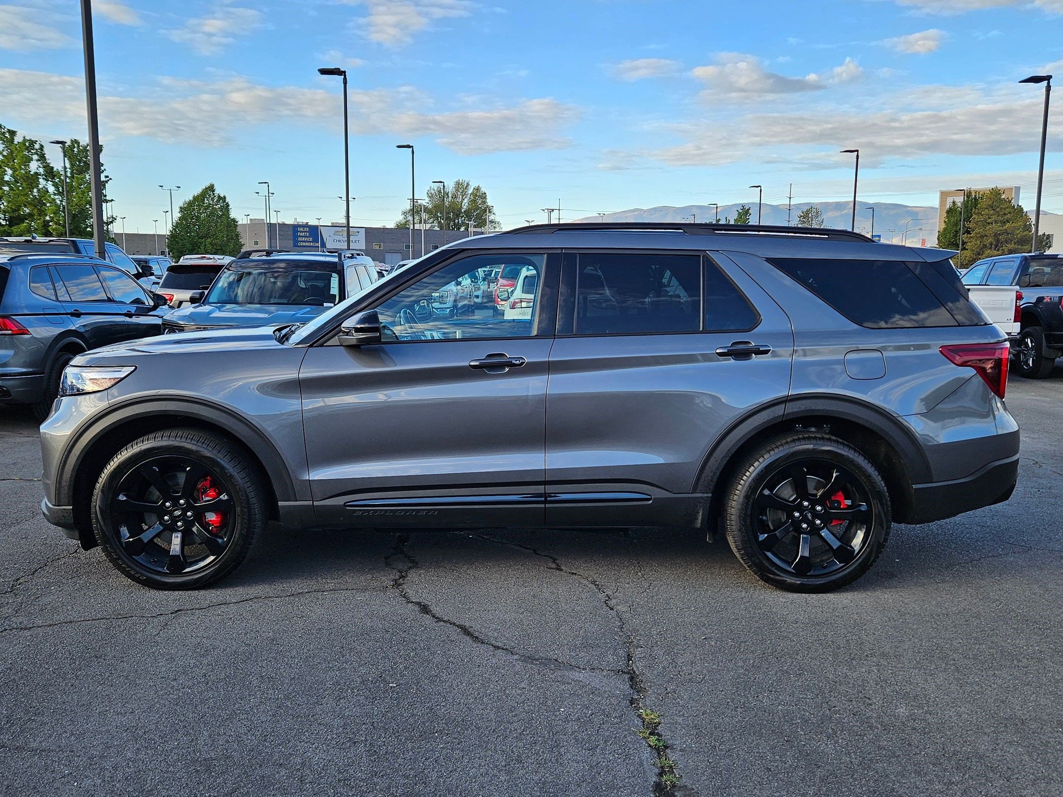 2023 Ford Explorer ST photo 4