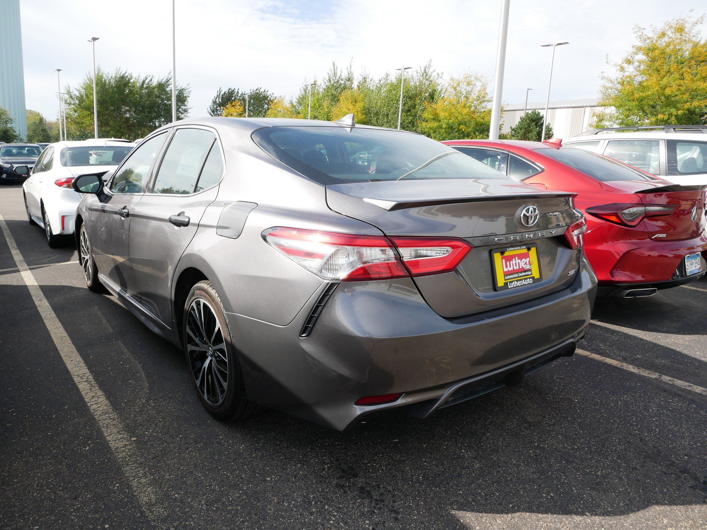 2020 Toyota Camry SE photo 4