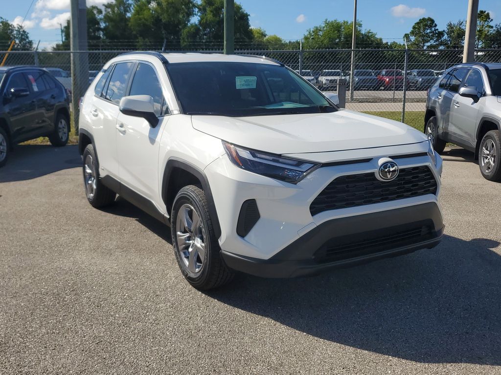 2025 Toyota RAV4 Hybrid LE photo 3