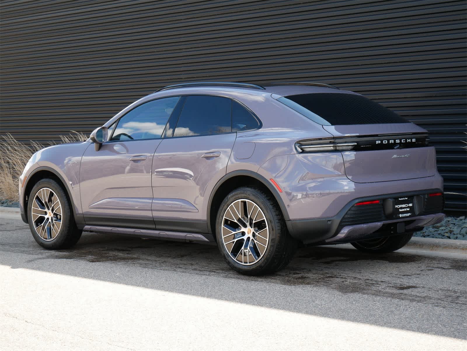 2025 Porsche Macan Electric photo 3