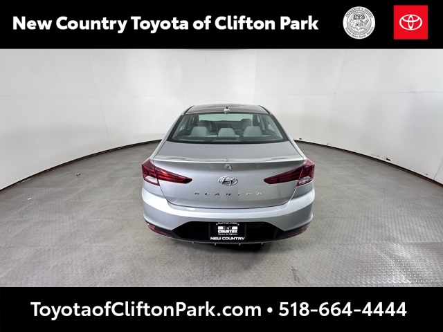 2020 Hyundai Elantra SEL photo 4