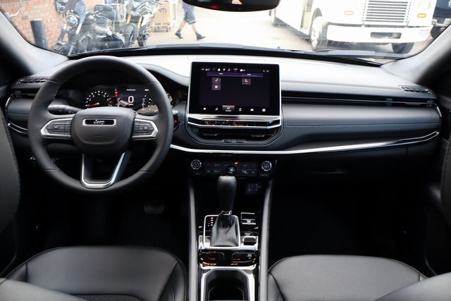 2025 Jeep Compass Altitude photo 38