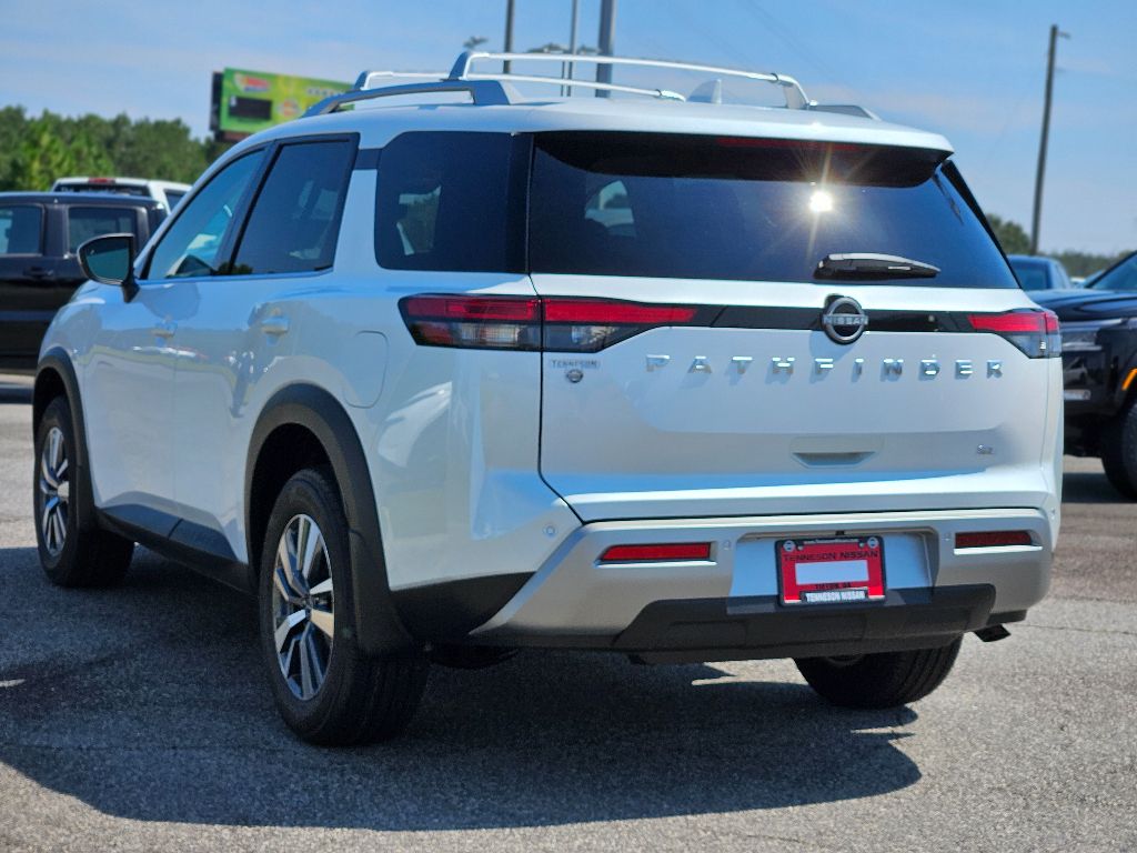 2025 Nissan Pathfinder SL photo 4