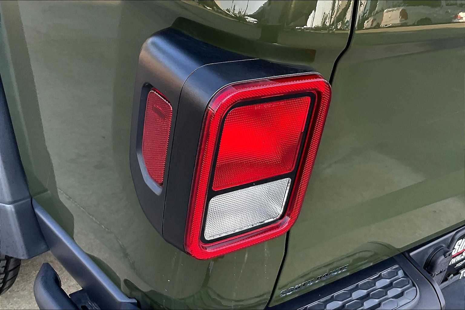 2022 Jeep Gladiator Rubicon photo 25