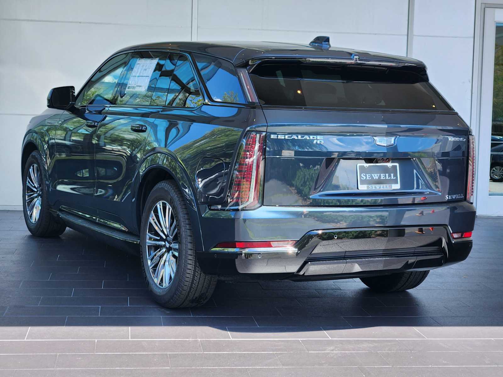 2026 Cadillac Escalade IQ Sport photo 4