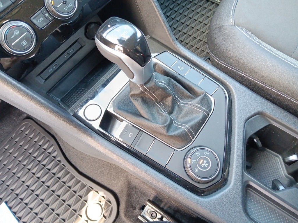 2024 Volkswagen Taos SE photo 21