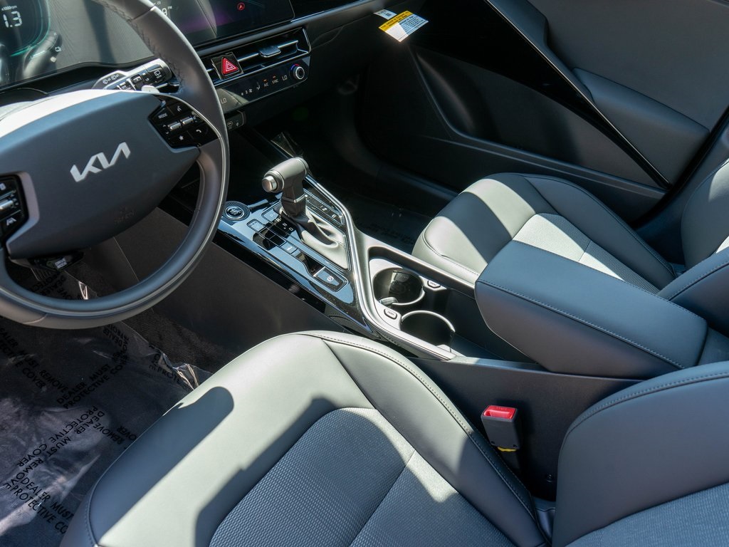 2025 Kia Niro EX photo 16