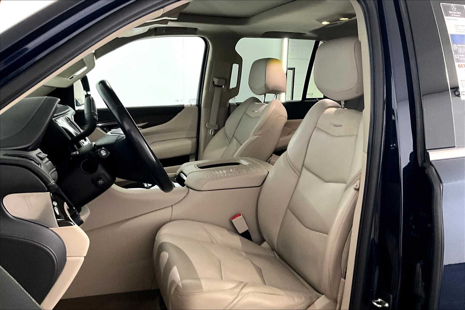 2018 Cadillac Escalade Luxury photo 8