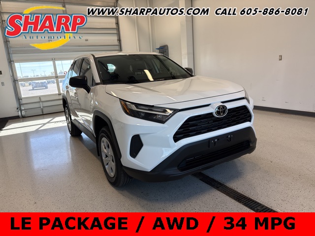 2025 Toyota RAV4 LE's photo