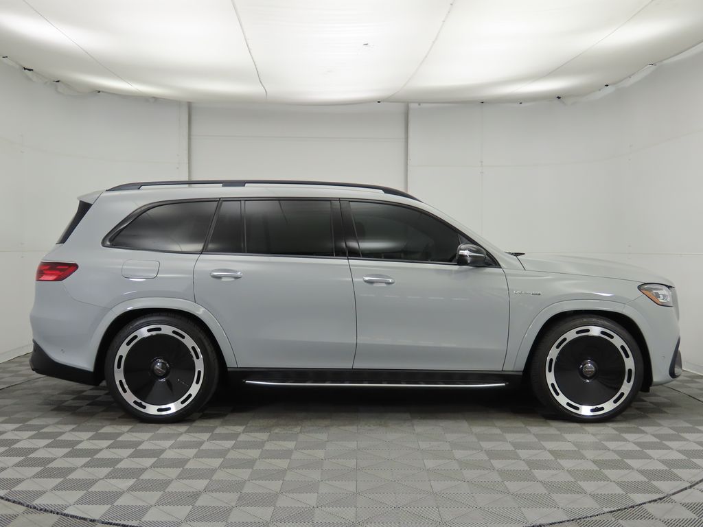 2025 Mercedes Benz GLS 63 AMG 4MATIC photo 4