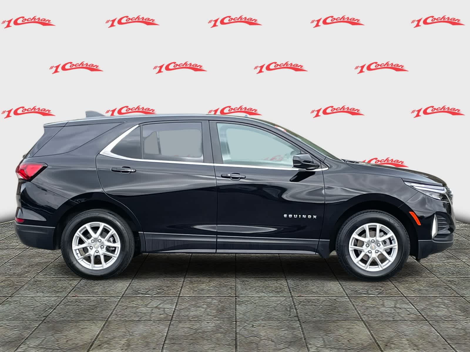 2023 Chevrolet Equinox LT photo 2