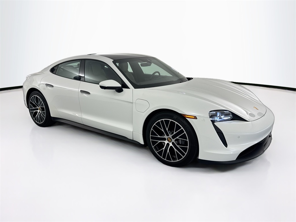 2022 Porsche Taycan Base photo 3