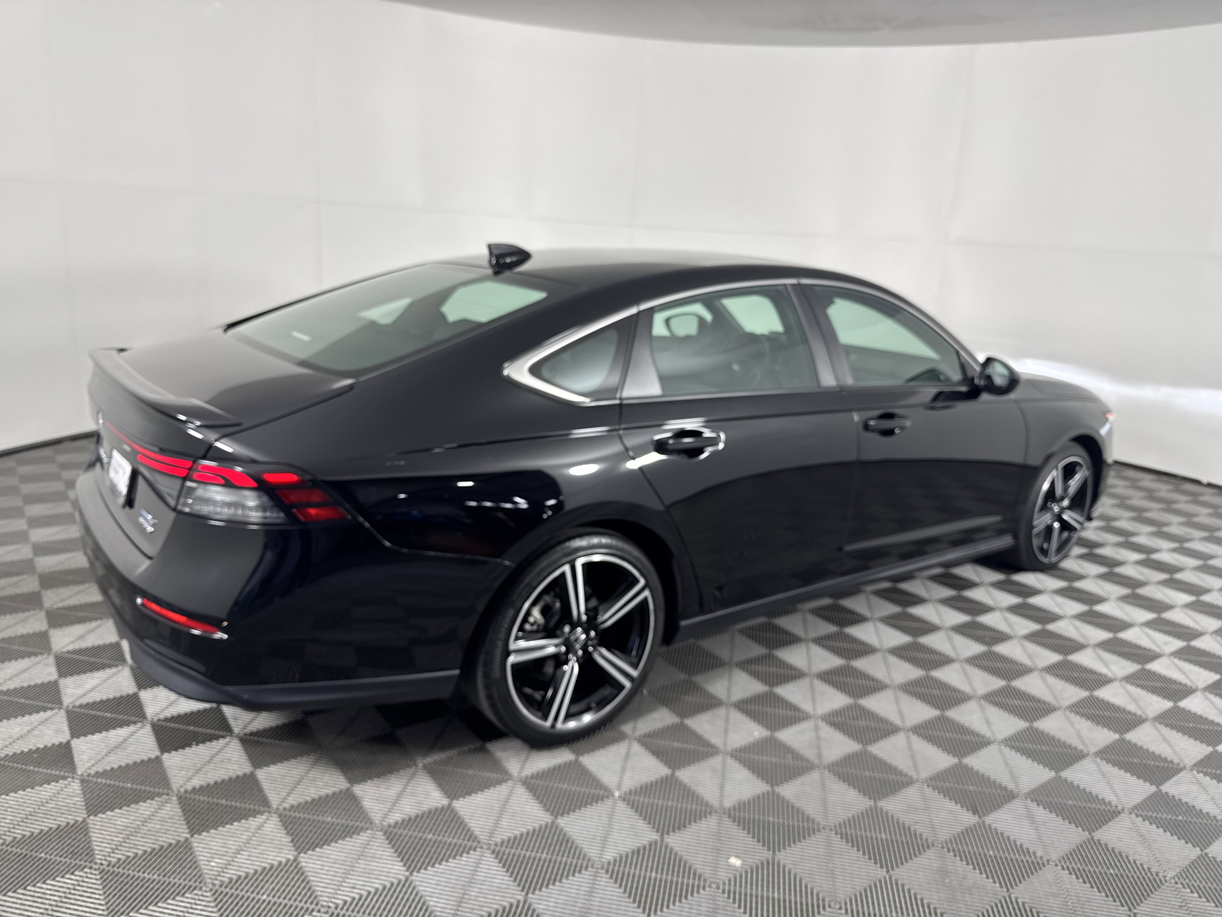 2023 Honda Accord Hybrid Sport photo 2