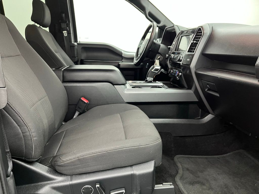 2016 Ford F-150 XLT photo 24