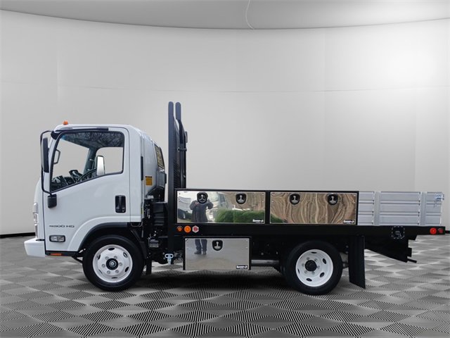 2025 Chevrolet Silverado 4500HD photo 2