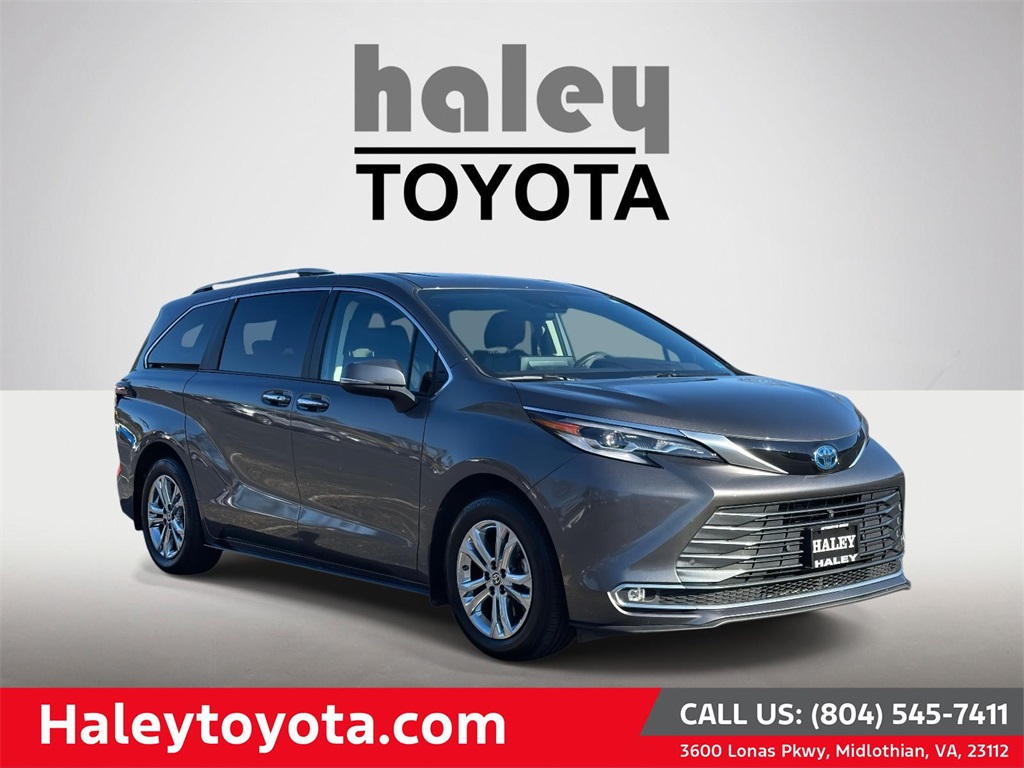 2023 Toyota Sienna Platinum's photo
