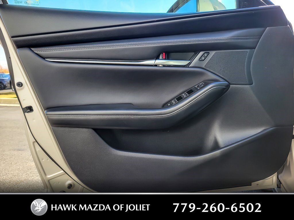 2025 MAZDA MAZDA3 - Image 17