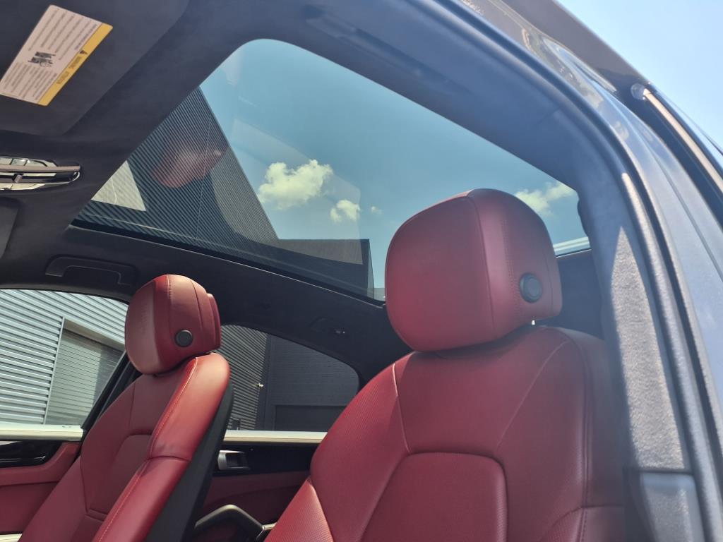 2022 Porsche Cayenne E-Hybrid Coupe photo 6